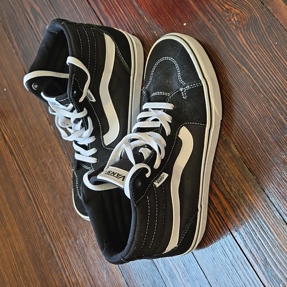 VANS, like new,  size 8.5 Men's,  10 Women's - Picture 2 of 4